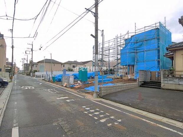 前面道路を含めた現地写真です。