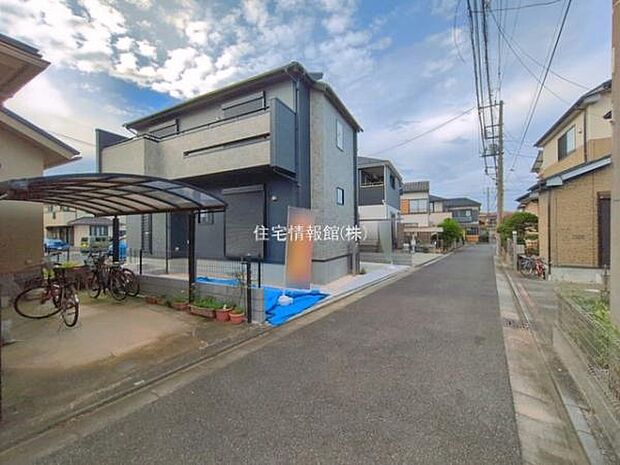 前面道路を含めた現地写真です。