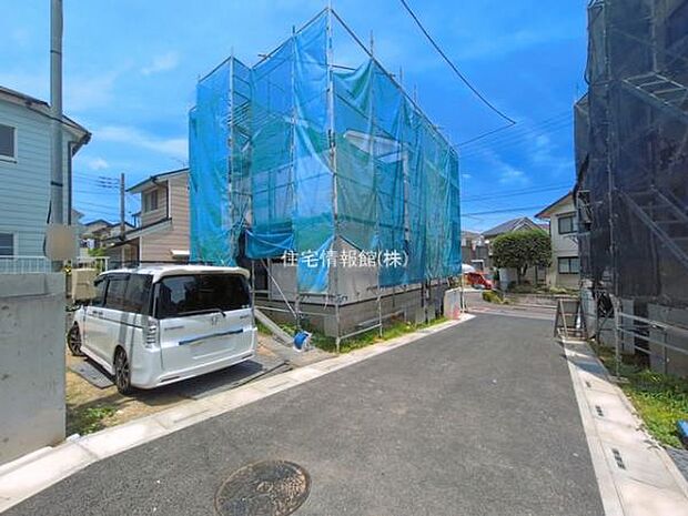 前面道路を含めた現地写真です。