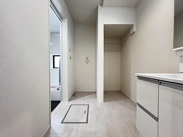 脱衣所は小さなお子様がいるご家庭にも重宝されます。