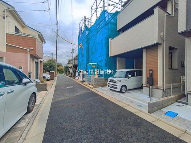 前面道路を含めた現地写真です。