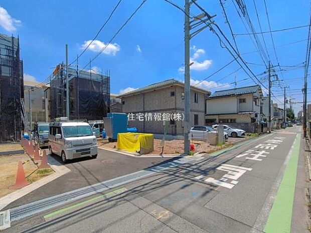 前面道路を含めた現地写真です。