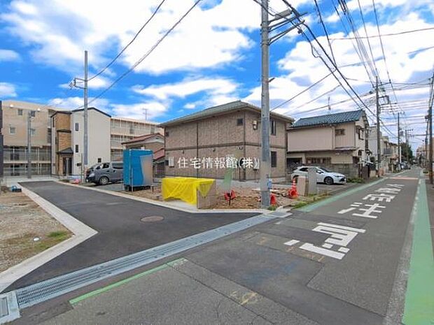 前面道路を含めた現地写真です。