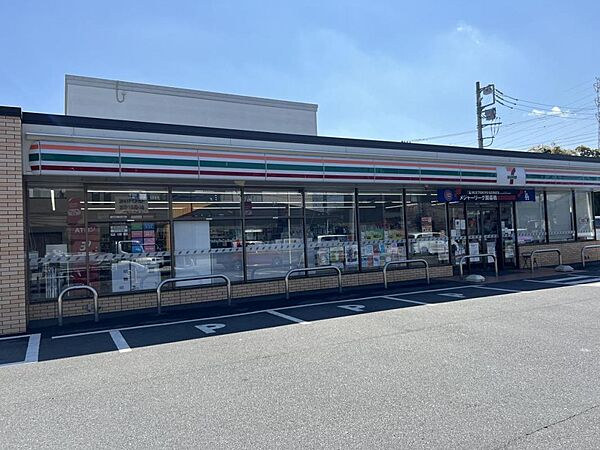 セブン-イレブン 上尾原市バイパス店まで約880m（徒歩11分）