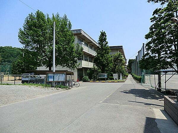 上尾市立原市中学校まで約960m（徒歩12分）