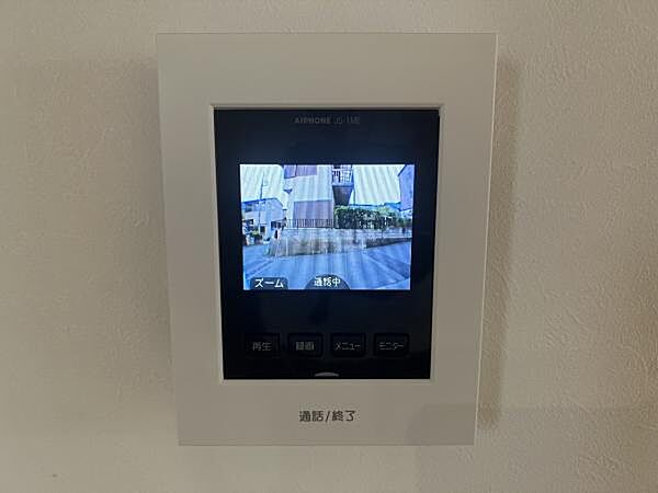 訪問者を確認できるTVモニター付きインターフォンです。