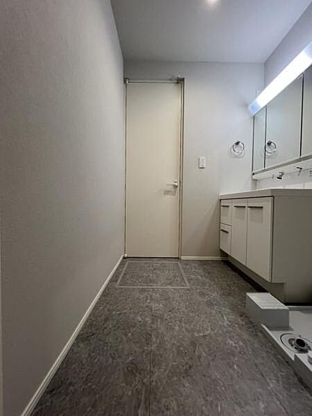 脱衣所は小さなお子様がいるご家庭にも重宝されます。