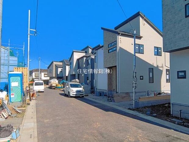 前面道路を含めた現地写真です。