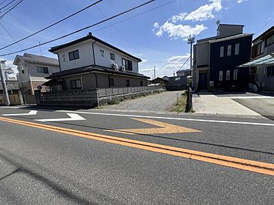 外観:前面道路を含めた現地写真です。 外観:前面道路を含めた現地写真です。
