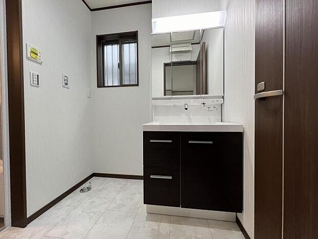 快適で清潔感がある脱衣スペースです。