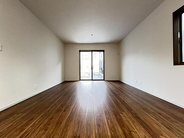 リビングダイニングになります。ご家族そろっての素敵な空間になりそうですね。