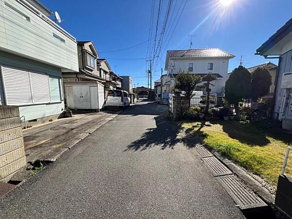 前面道路は幅員約4mございます。
