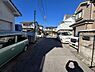 外観：前面道路を含めた現地写真です。ぜひ周辺環境も併せてご覧ください。
