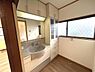 洗面：洗面化粧台です。朝の身支度から1日が始まります。