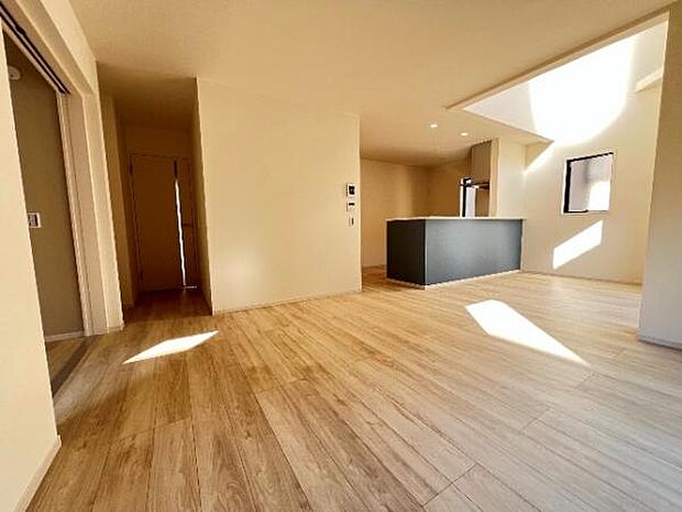 リビングダイニングになります。ご家族そろっての素敵な空間になりそうですね。