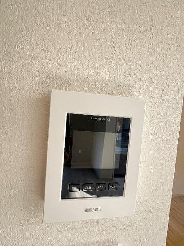 訪問者を確認できるTVモニター付きインターフォンです。