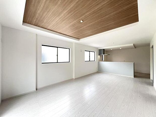 ご家族の温かい時間を演出するダイニングスペースです。