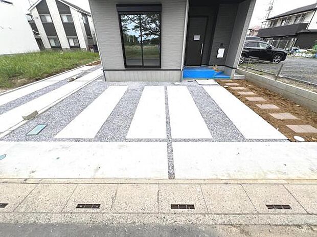 セカンドカーにも便利な駐車2台可能です。