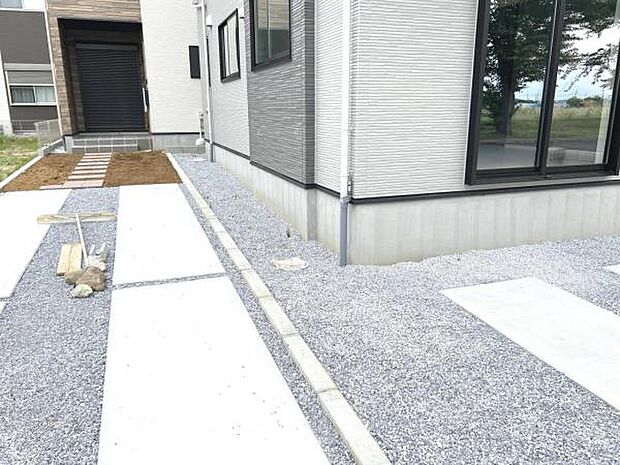 お庭スペースは、ガーデニングやお子様との外遊びなど多彩な用途でお楽しみいただけます。