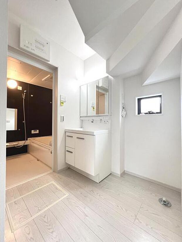 脱衣所は小さなお子様がいるご家庭にも重宝されます。