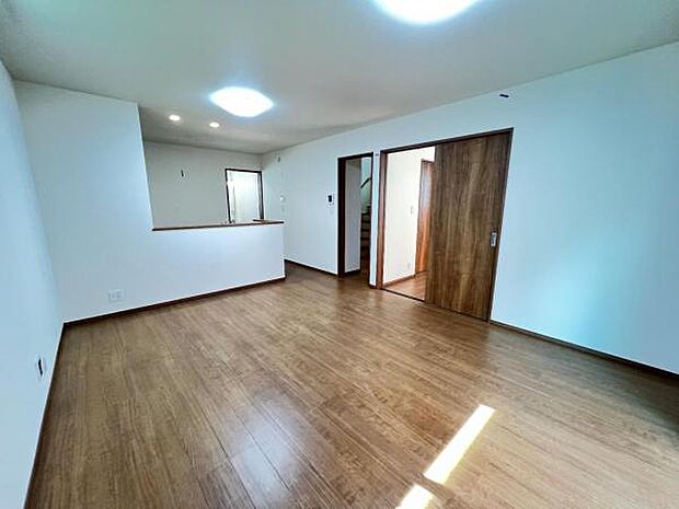 リビングダイニングになります。ご家族そろっての素敵な空間になりそうですね。