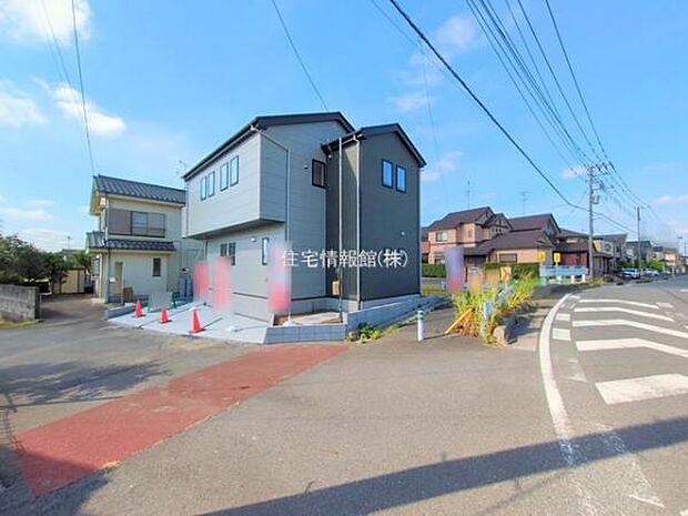 前面道路を含めた現地写真です。