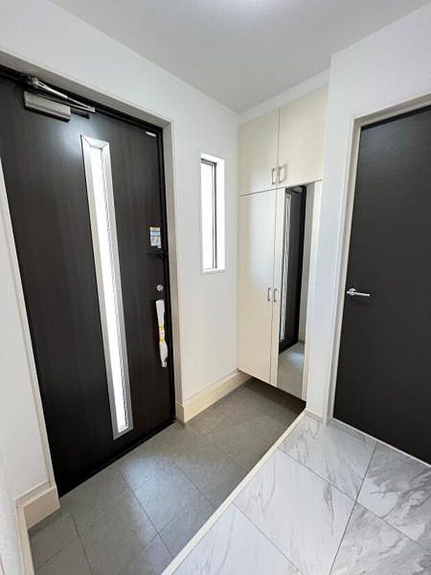 いつも気持ちよくご家族を迎えられる玄関です。