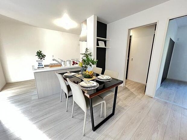 ご家族の温かい時間を演出するダイニングスペースです。