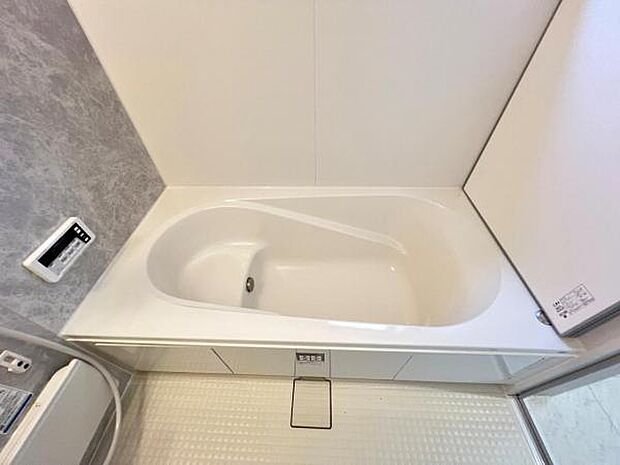 スタイリッシュな浴室で1日の疲れをゆったり癒されるのもいいですね。