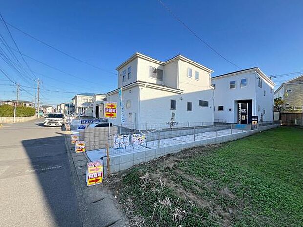 前面道路を含めた現地写真です。ぜひ周辺環境も併せてご覧ください。