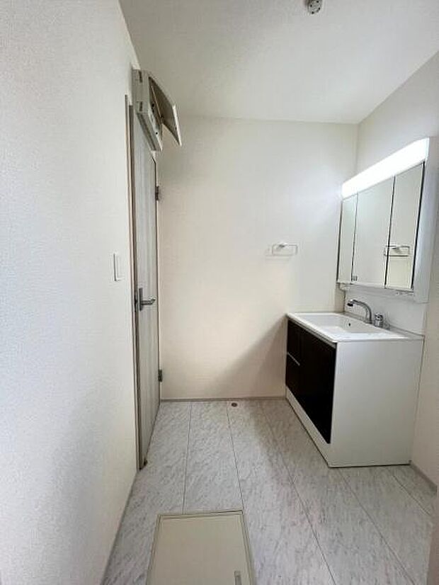 快適で清潔感がある脱衣スペースです。