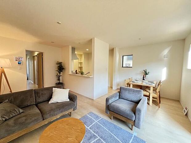 リビングダイニングになります。ご家族そろっての素敵な空間になりそうですね。