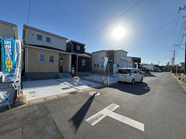 前面道路を含めた現地写真です。ぜひ周辺環境も併せてご覧ください。