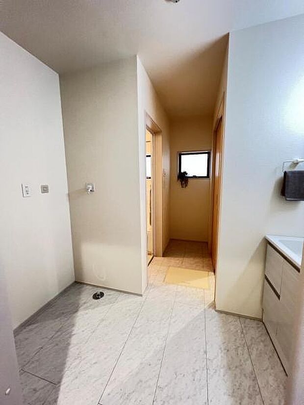 快適で清潔感がある脱衣スペースです。