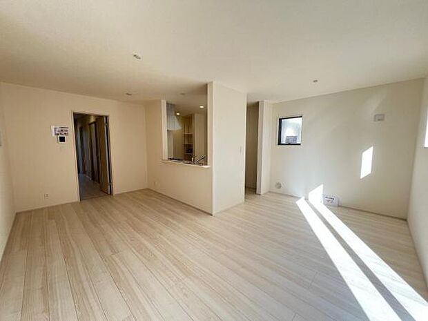 リビングダイニングになります。ご家族そろっての素敵な空間になりそうですね。