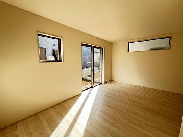 家族団らんの場所としてゆったりと居心地の良いリビングです。