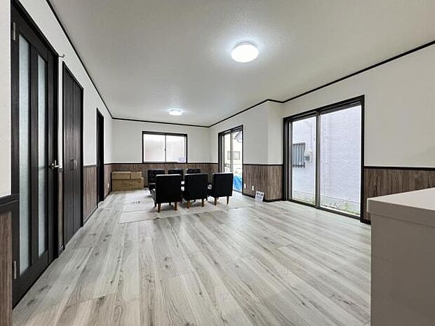 リビングダイニングになります。ご家族そろっての素敵な空間になりそうですね。