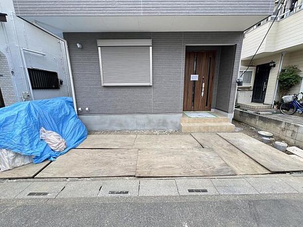 駐車場ももちろん完備しておりますのでお車所有の方にも心強いです。(工事中)