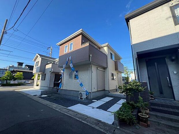 前面道路を含めた現地写真です。ぜひ周辺環境も併せてご覧ください。