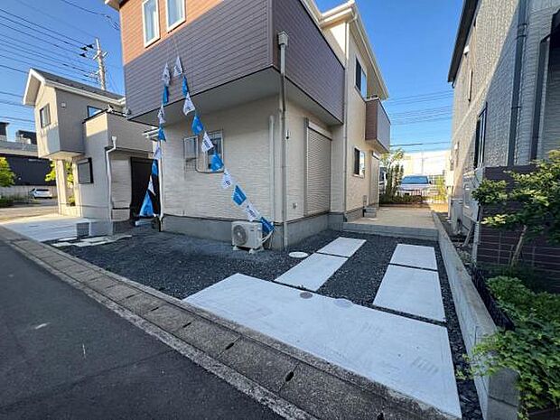 駐車場ももちろん完備しておりますのでお車所有の方にも心強いです。