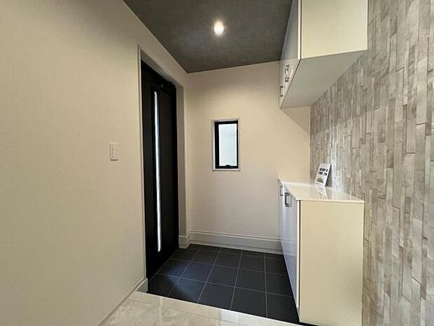 いつも気持ちよくご家族を迎えられる玄関です。