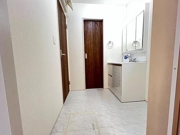 脱衣所は小さなお子様がいるご家庭にも重宝されます。