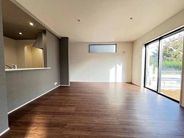 リビングダイニングになります。ご家族そろっての素敵な空間になりそうですね。