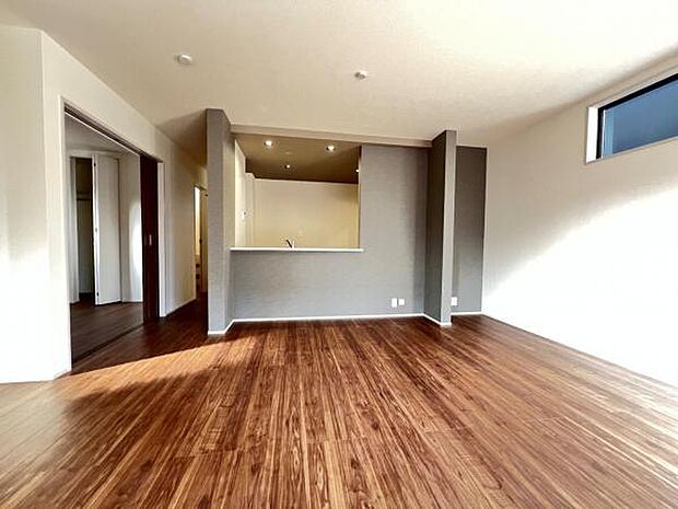 家族団らんの場所としてゆったりと居心地の良いリビングです。