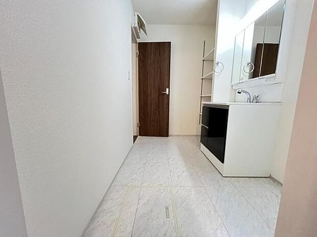 脱衣所は小さなお子様がいるご家庭にも重宝されます。