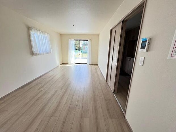 家族団らんの場所としてゆったりと居心地の良いリビングです。