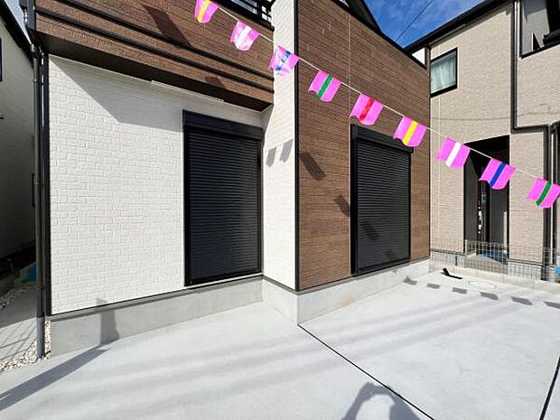 駐車場ももちろん完備しておりますのでお車所有の方にも心強いです。