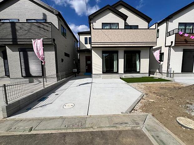 駐車場ももちろん完備しておりますのでお車所有の方にも心強いです。