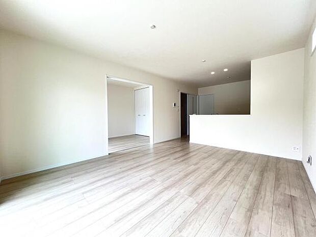 リビングダイニングになります。ご家族そろっての素敵な空間になりそうですね。