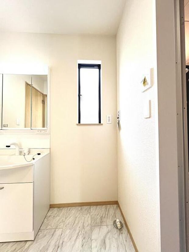 お天気を気にせずお洗濯ができ、室内干し可能です。